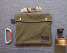 Load image into Gallery viewer, Washbag recycled from 1940's tents